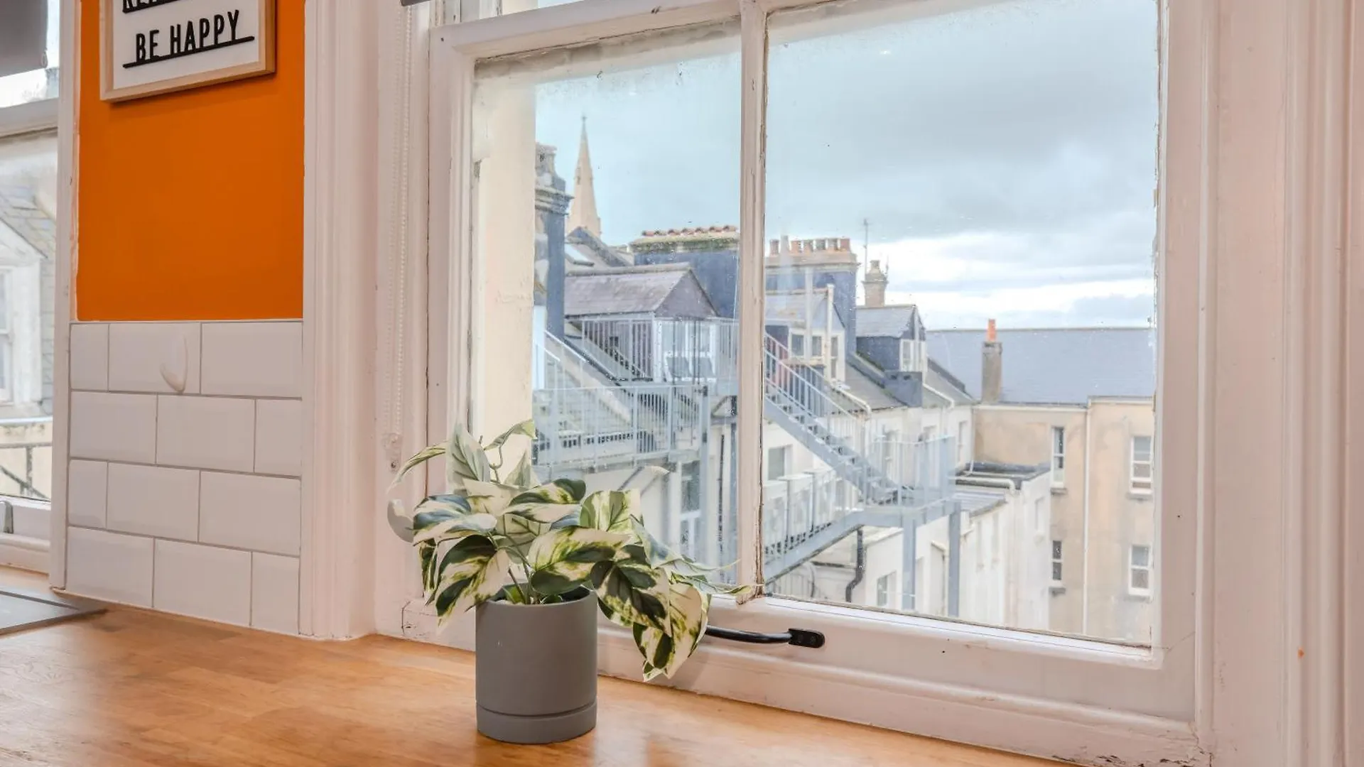 Elegant City Stay L 2-Bedroom Flat L Free Parking Provided Hove 0*,  Velká Británie