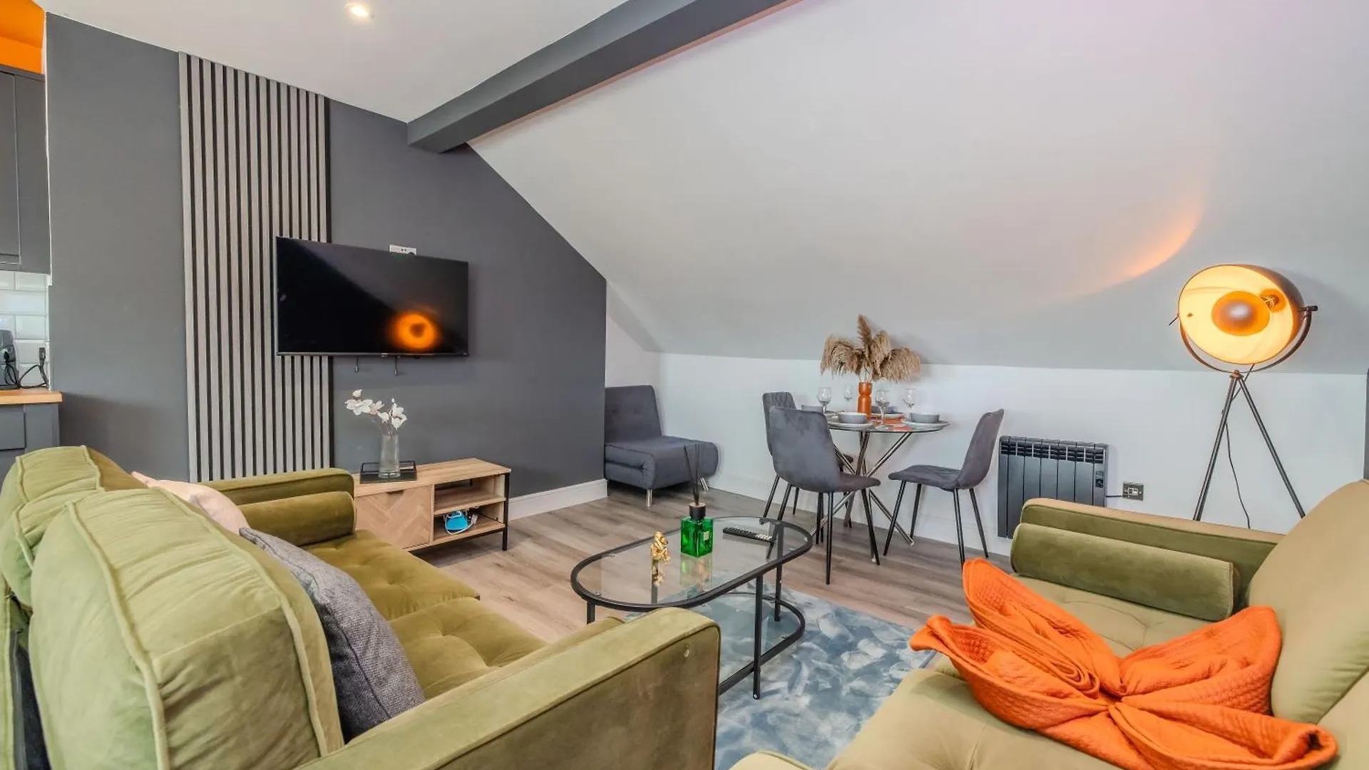 Elegant City Stay L 2-Bedroom Flat L Free Parking Provided Hove 0*,  Velká Británie